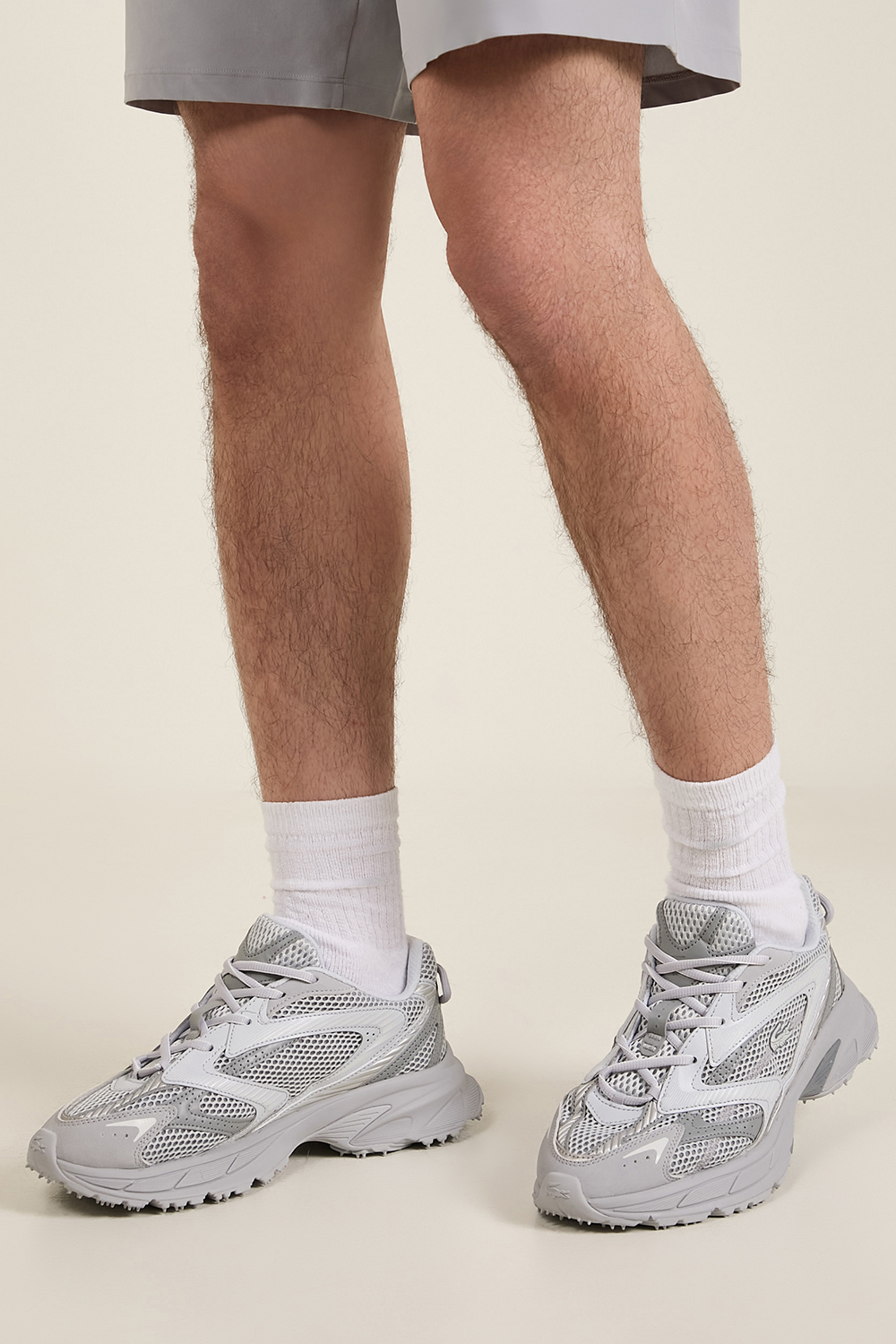 תמונת כל הלוק של נעלי סניקרס L003